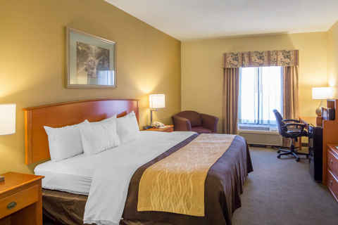 Guest room with one bed | Quality Inn, Pryor OK Hotels