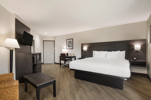 Guest room with king bed(s) | Quality Inn, Tulsa OK Hotels