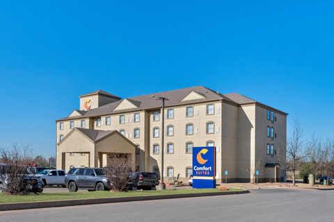 Hotel exterior | Comfort Suites Yukon - SW Oklahoma City - Hotel in Yukon, OK