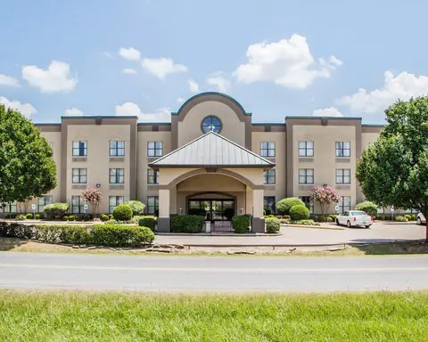 Hotel entrance | Comfort Suites in McAlester, OK