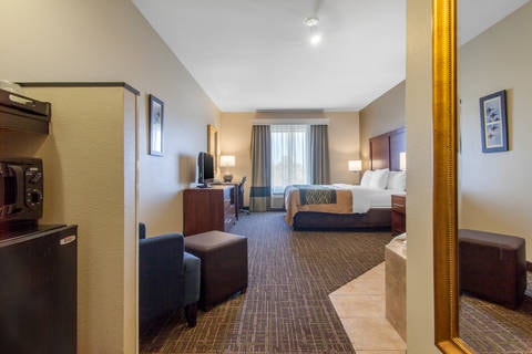 Well-equipped guest room | Comfort Inn, Norman OK Hotels