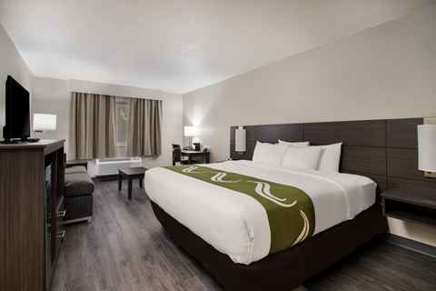 Guest room with king bed(s) | Quality Inn & Suites Wilsonville - Hotel in Wilsonville, OR