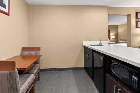 King suite | Comfort Inn, Beaverton OR Hotels