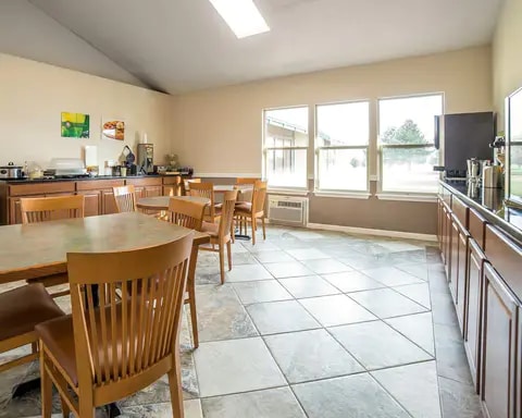 Breakfast area in the lobby | Quality Inn hotel in Umatilla, OR