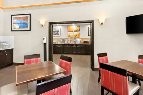 Breakfast area | Comfort Suites, Portland OR Hotels