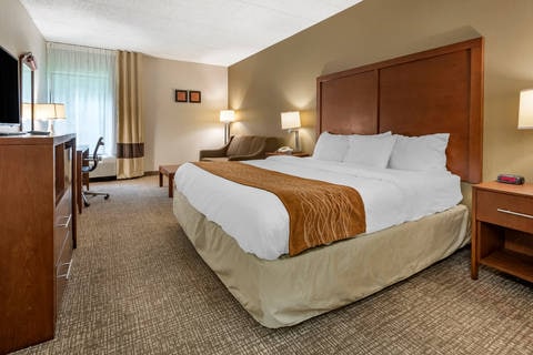 Guest room with king bed(s) | Comfort Inn, West-hazleton PA Hotels