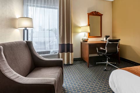 Guest room with queen bed(s) | Comfort Inn, West-hazleton PA Hotels