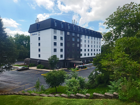 Hotel entrance | Comfort Inn, Hummelstown PA Hotels