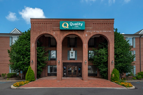 Hotel entrance | Quality Inn, Montgomeryville PA Hotels