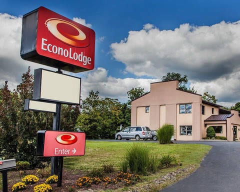 Hotel Exterior | Econo Lodge, Douglassville PA Hotels