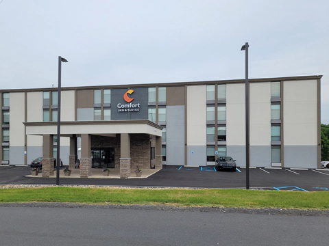 Hotel entrance | Comfort Inn, Wyomissing PA Hotels