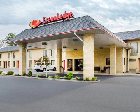 Econo Lodge hotel in Mifflintown, PA