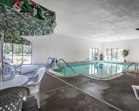 Indoor Pool | Comfort Inn Midway | Bethel, PA