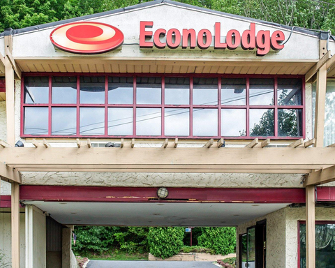 Econo Lodge hotel in Clarks Summit, PA