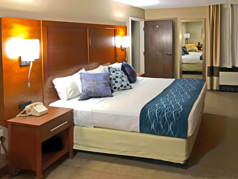 Guest room | Comfort Inn, Erie PA Hotels