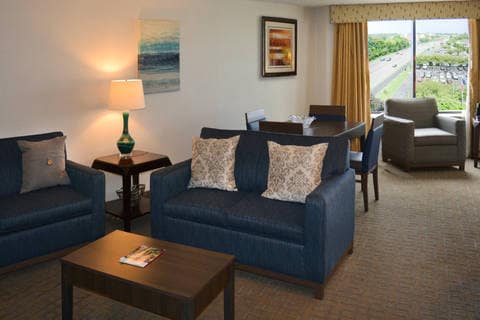 Spacious suite with added amenities | Clarion, Essington PA Hotels