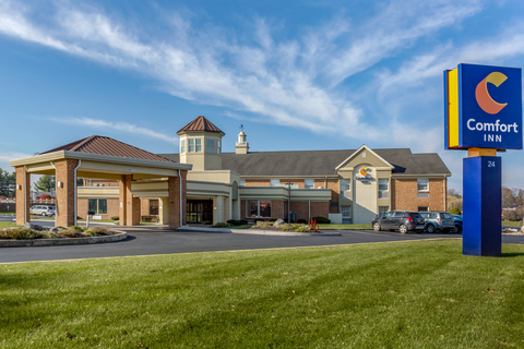 Hotel entrance | Comfort Inn, Lancaster PA Hotels
