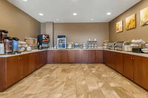 Breakfast counter | Comfort Suites, Manheim PA Hotels