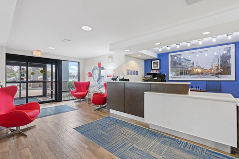 Front desk | Ascend Hotel Collection, Allentown PA Hotels