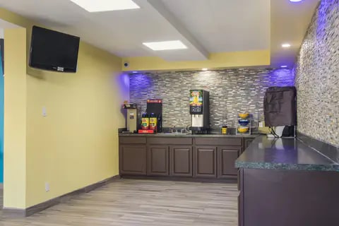 Breakfast area | Rodeway Inn, Monroeville PA Hotels