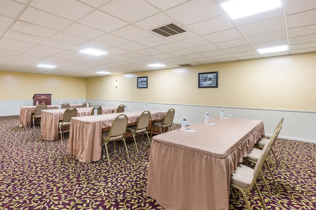 Meeting room | Econo Lodge, Quakertown PA Hotels