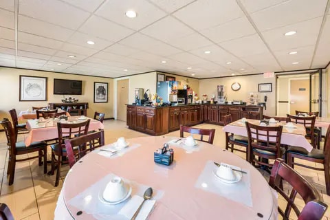 Breakfast area | Econo Lodge, Quakertown PA Hotels