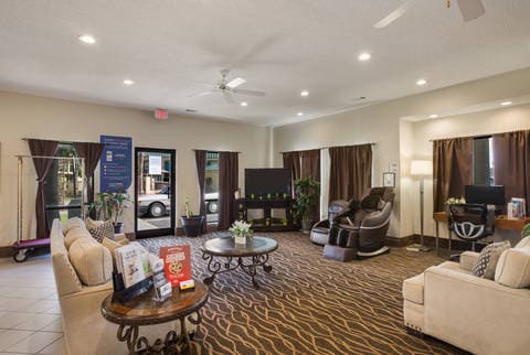 Lobby with sitting area | Econo Lodge, Hardeeville SC Hotels