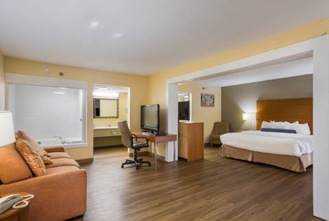 Guest room with sitting area | Econo Lodge, Hardeeville SC Hotels