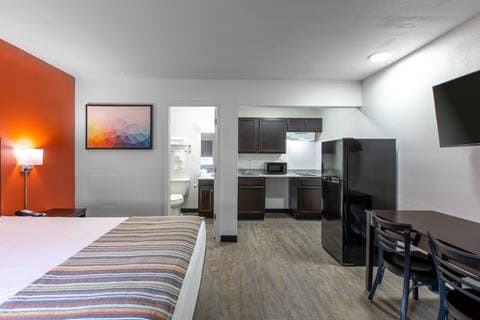 Guest room with queen bed(s) | Suburban, Spartanburg SC Hotels