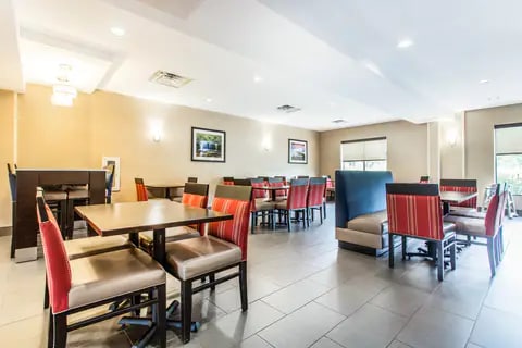 Breakfast area | Comfort Suites, Clinton SC Hotels