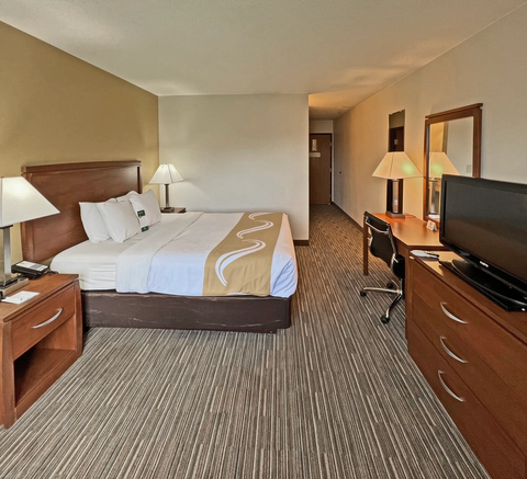 Guest room with king bed(s) | Quality Inn, Mitchell SD Hotels
