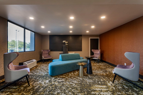 Lobby with sitting area | Comfort Inn, Nashville TN Hotels