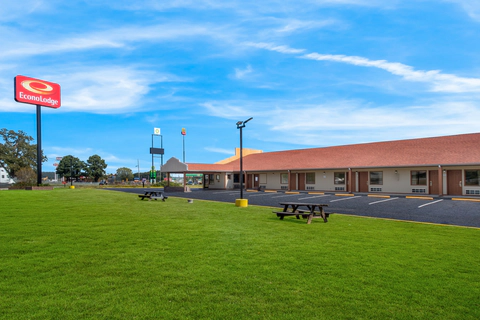 Hotel exterior | Econo Lodge, Cornersville TN Hotels