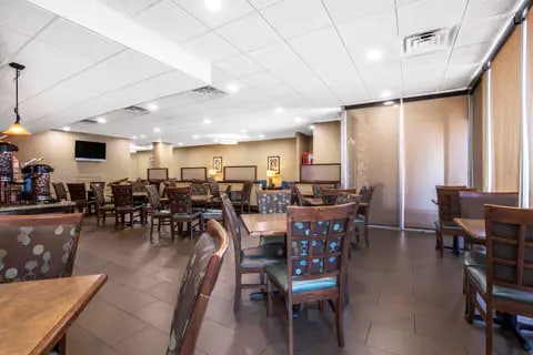 Spacious breakfast area | Comfort Inn, Memphis TN Hotels