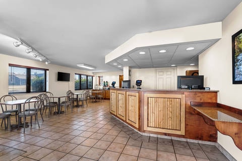 Hotel lobby | Quality Inn, Pigeon-forge TN Hotels