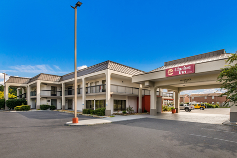 Hotel entrance | Clarion, Cleveland TN Hotels