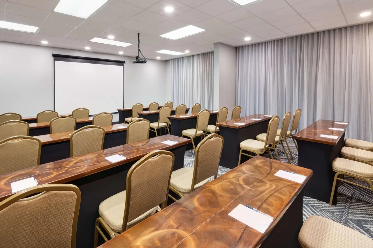 Gatlinburg Room | Radisson, Nashville TN Hotels