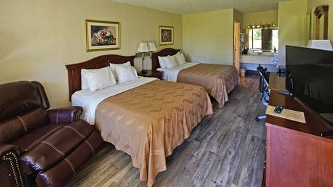 Guest room with queen bed(s) | Quality Inn, Ennis TX Hotels