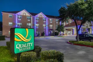 Hotel at night | Quality Inn, Addison TX Hotels
