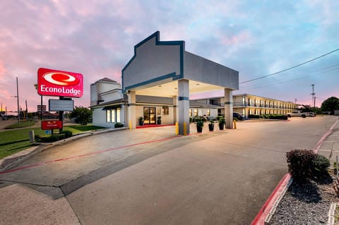 Twilight | Econo Lodge, Texarkana TX Hotels