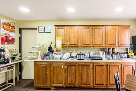 Breakfast area | Quality Inn, Paris TX Hotels