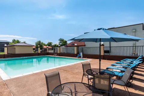 Outdoor pool | Quality Inn, Paris TX Hotels
