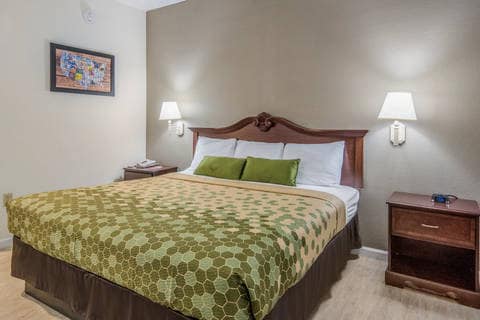 Guest room with king bed(s) | Econo Lodge, Weatherford TX Hotels