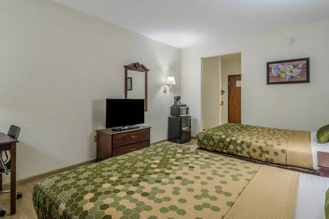 Guest room with queen bed(s) | Econo Lodge, Weatherford TX Hotels