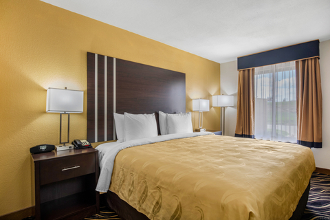 Guest room with king bed(s) | Quality Inn, Fort-worth TX Hotels
