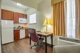 Queen suite | Mainstay, Houston TX Hotels