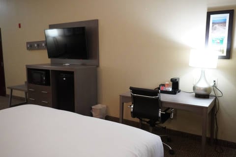 Guest room with added amenities | Comfort Inn, Monahans TX Hotels
