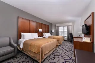 Guest room with queen beds
