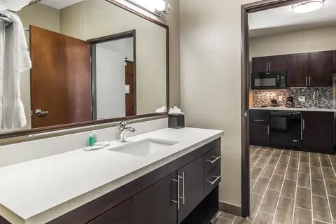 Bathroom | Mainstay, Midland TX Hotels