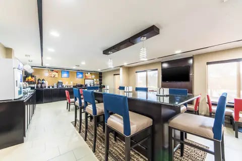 Breakfast area | Comfort Inn, Dallas TX Hotels